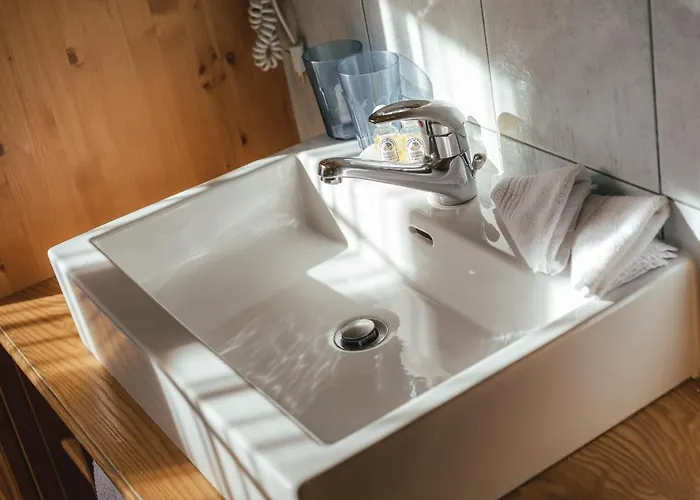 招待所 By The Rex